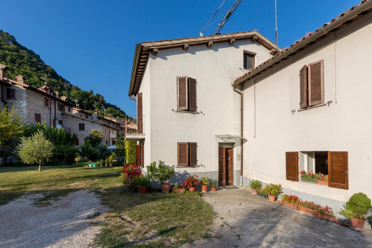 Borgo Santa Lucia Apartment With Private Parking & Garden Γκούμπιο Εξωτερικό φωτογραφία